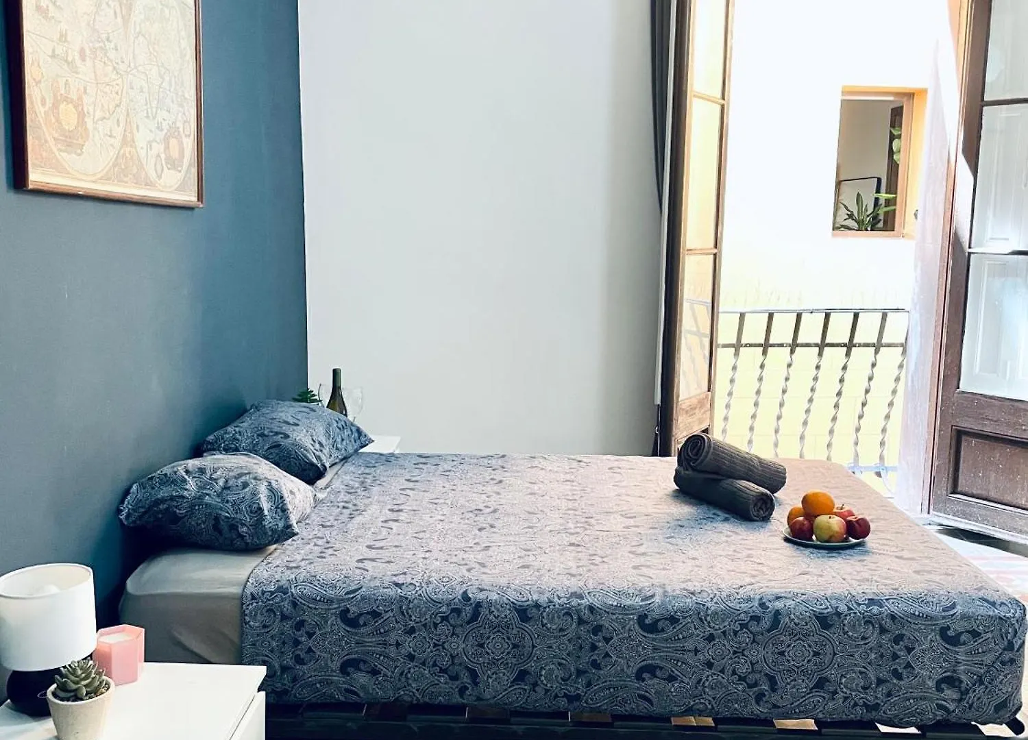 Bed and Breakfast Banys Nous 5 Барселона 0*,  Испания